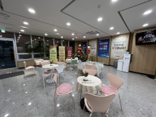 1층 로비 성탄트리